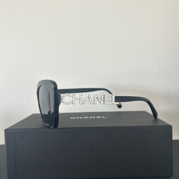 Chanel sunglasses - Picture 3 of 6